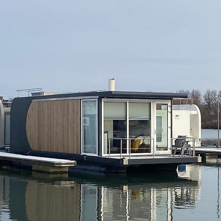 فندق Houseboat Trinidad ماسترخت المظهر الخارجي الصورة