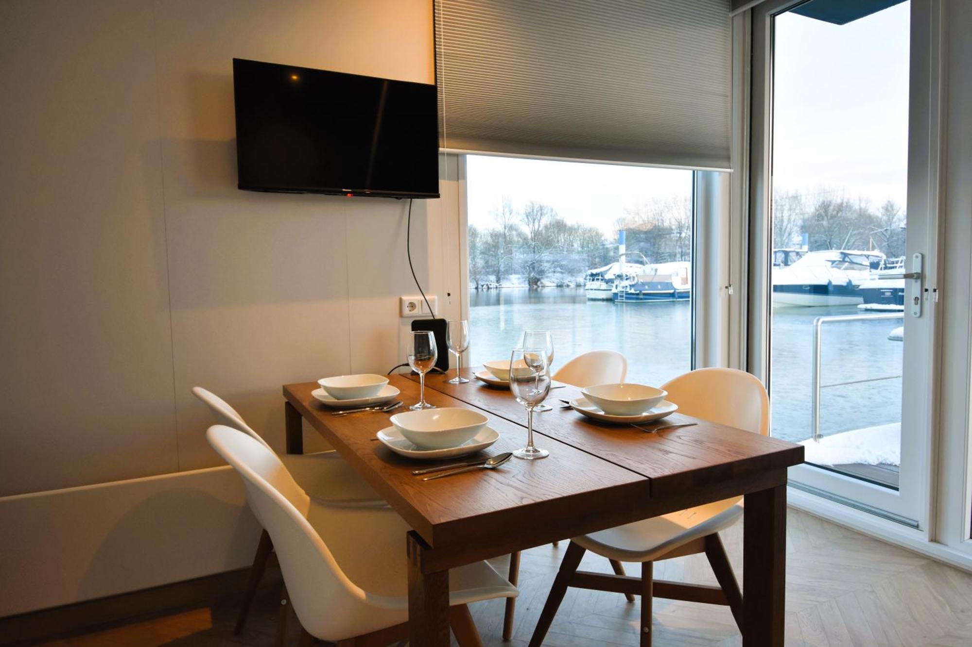 فندق Houseboat Trinidad ماسترخت المظهر الخارجي الصورة